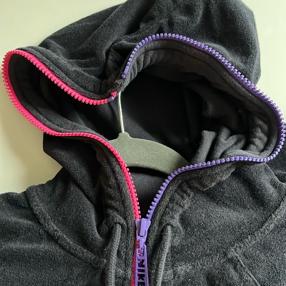 NIKE size L short sleeve black pile material zip hoodie - Picture 2 of 7